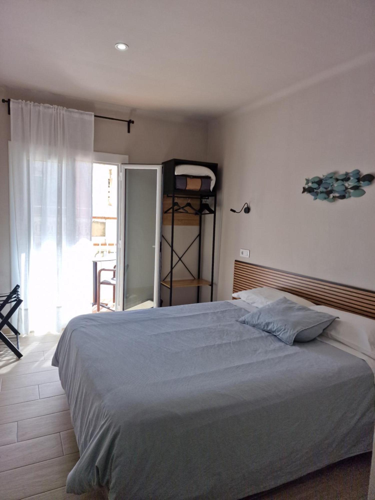 Pensio Torrent Hotel L' Escala Bagian luar foto
